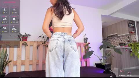 Hello I am Valentina independent Colombian model I love sensuality and pleasure welcome online show from 12.23.24