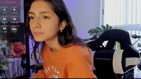 Hello I am Valentina independent Colombian model I love sensuality and pleasure welcome online show from 12.30.24