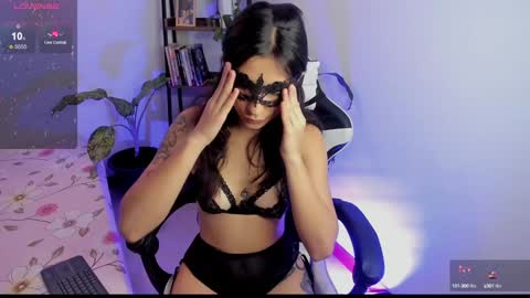 Hello I am Valentina independent Colombian model I love sensuality and pleasure welcome online show from 01.31.25