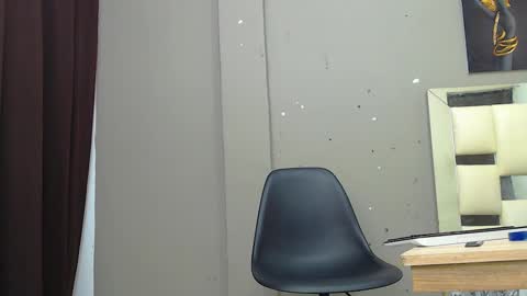 Snapshot of hera_divine chatting on 12.04.24 HERA online show from 12.04.24