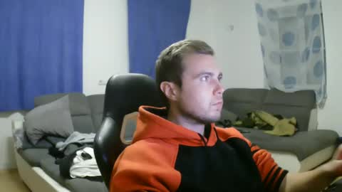 Snapshot of herbstenden chatting on 01.11.25 John Pearl online show from 01.11.25