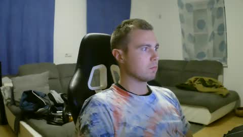 Snapshot of herbstenden chatting on 02.05.25 John Pearl online show from 02.05.25