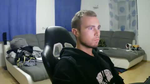 Snapshot of herbstenden chatting on 10.07.25 John Pearl online show from 10.07.25