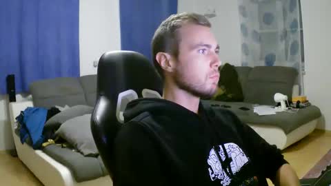 Snapshot of herbstenden chatting on 10.19.25 John Pearl online show from 10.19.25