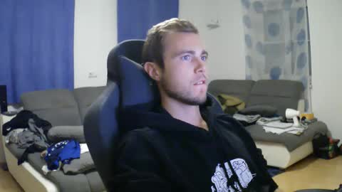 Snapshot of herbstenden chatting on 11.15.25 John Pearl online show from 11.15.25