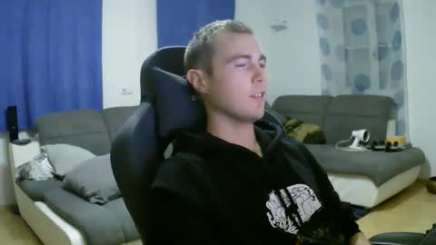 Snapshot of herbstenden chatting on 11.25.25 John Pearl online show from 11.25.25