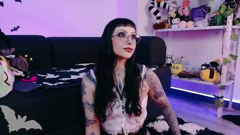 Snapshot of herinfernalmajesty chatting on 06.08.26 Marie online show from 06.08.26