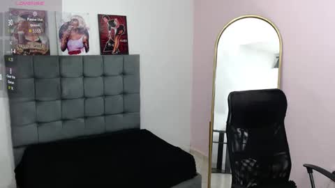 Snapshot of hermione_sweet18 chatting on 10.18.25 Alana online show from 10.18.25