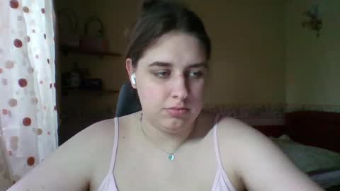 Snapshot of hess_luna_ chatting on 04.22.26 hess_luna_ online show from 04.22.26