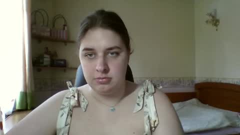 Snapshot of hess_luna_ chatting on 04.29.26 hess_luna_ online show from 04.29.26