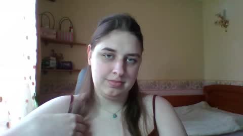 Snapshot of hess_luna_ chatting on 04.30.26 hess_luna_ online show from 04.30.26