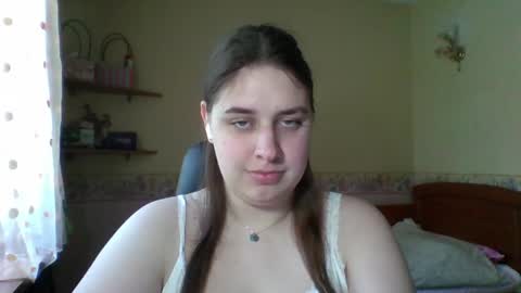 Snapshot of hess_luna_ chatting on 05.20.26 hess_luna_ online show from 05.20.26