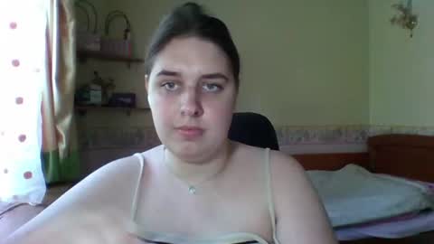 Snapshot of hess_luna_ chatting on 06.17.26 hess_luna_ online show from 06.17.26