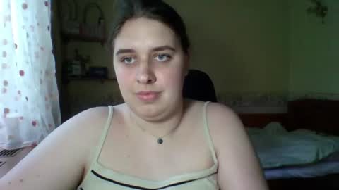 Snapshot of hess_luna_ chatting on 06.18.26 hess_luna_ online show from 06.18.26