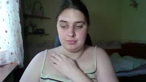 Snapshot of hess_luna_ chatting on 06.18.26 hess_luna_ online show from 06.18.26
