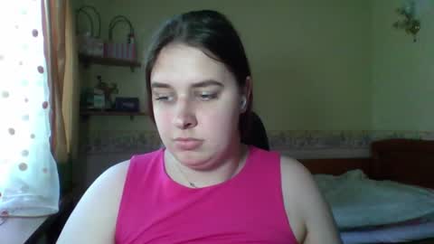 Snapshot of hess_luna_ chatting on 06.19.26 hess_luna_ online show from 06.19.26