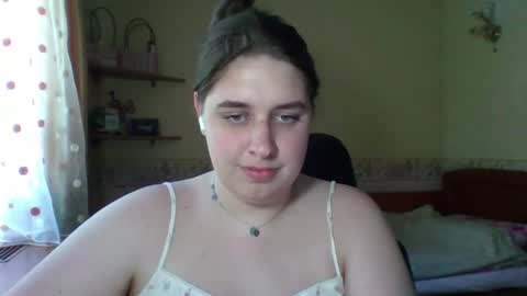 Snapshot of hess_luna_ chatting on 06.22.26 hess_luna_ online show from 06.22.26