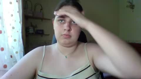 Snapshot of hess_luna_ chatting on 06.25.26 hess_luna_ online show from 06.25.26