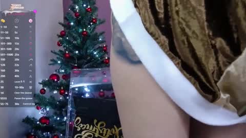 Snapshot of hessahessy chatting on 12.21.24 Hessy online show from 12.21.24