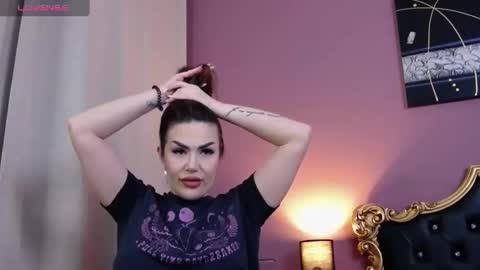 Snapshot of hessahessy chatting on 02.17.25 Hessy online show from 02.17.25