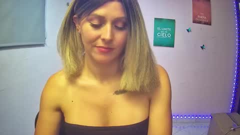 Hestesiaxx online show from 11.13.25