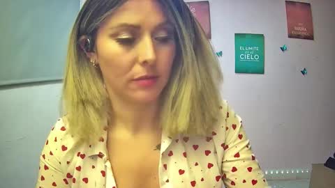 Hestesiaxx online show from 11.22.25