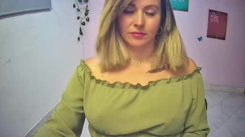 Hestesiaxx online show from 04.20.26