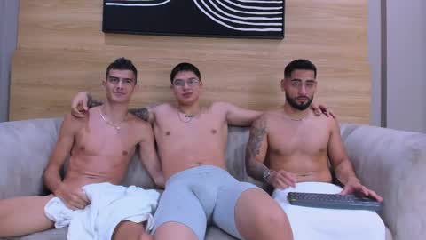 Snapshot of heteros_men chatting on 04.23.26 heteros men online show from 04.23.26