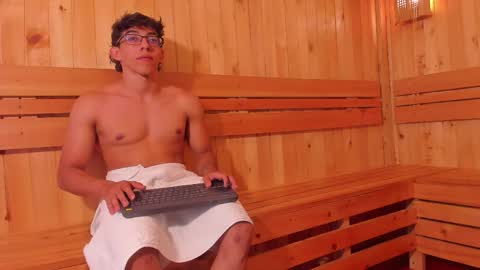 Snapshot of heteros_men chatting on 04.28.26 heteros men online show from 04.28.26