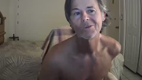 Snapshot of hewes1 chatting on 04.17.26 hewes1 online show from 04.17.26