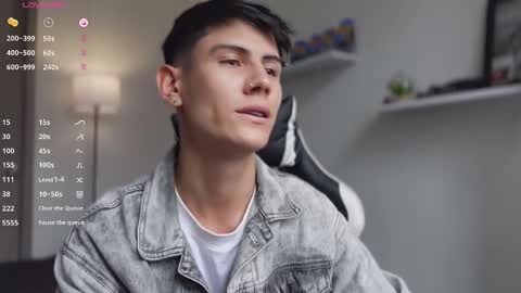 Snapshot of hey_cesard chatting on 09.18.25 hey_cesard online show from 09.18.25