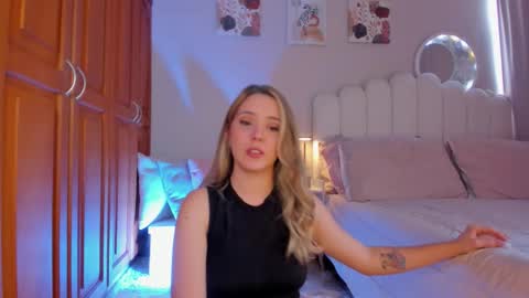 Martina Ricci Show schedule Monday to Friday 8am colombia time I work some weekends  online show from 03.03.26