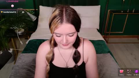 Snapshot of heymarybaby chatting on 09.24.25 Amazing Mary online show from 09.24.25