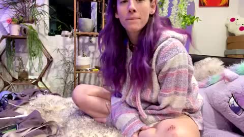 Snapshot of heynicole01 chatting on 01.19.25 FlexieFae online show from 01.19.25