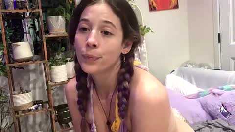 Snapshot of heynicole01 chatting on 03.01.25 FlexieFae online show from 03.01.25