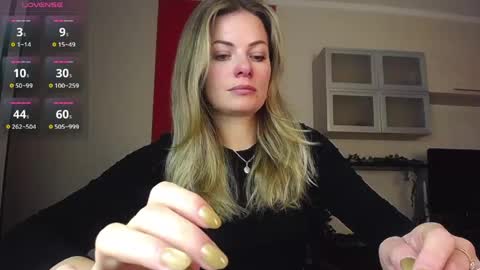 Snapshot of hi_bye_ chatting on 03.19.26 Lina online show from 03.19.26