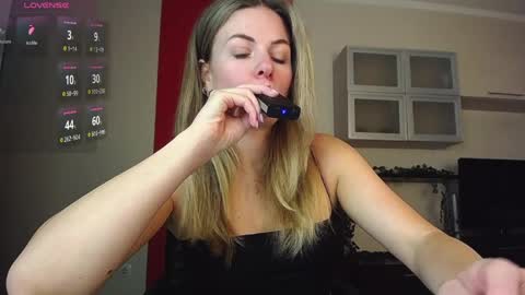 Snapshot of hi_bye_ chatting on 04.07.26 Lina online show from 04.07.26