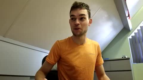 Snapshot of hi_felix chatting on 10.24.25 online show from 10.24.25