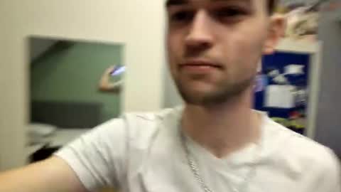 Snapshot of hi_felix chatting on 12.04.25 online show from 12.04.25