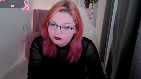 Snapshot of hiddencharmm chatting on 05.18.26 hiddencharmm online show from 05.18.26