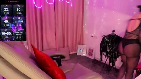 Snapshot of hikariween chatting on 12.18.25 Hikariween online show from 12.18.25