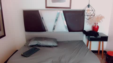 Hilary Avilan online show from 02.26.25