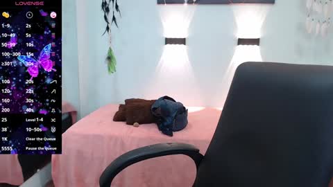 H I L A R Y online show from 02.04.25