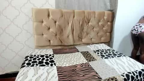 Snapshot of hilaryy_19_ chatting on 10.26.25 hilaryy_19_ online show from 10.26.25