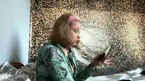 Snapshot of hildeconery chatting on 06.29.26 Julia online show from 06.29.26
