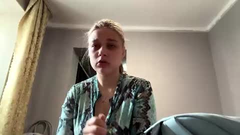 Snapshot of hildeconery chatting on 07.19.26 Julia online show from 07.19.26