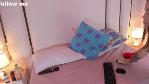 Hillary online show from 02.22.25