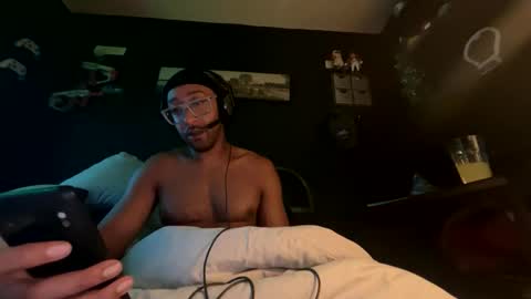 Snapshot of himthere_ chatting on 05.17.26 himthere_ online show from 05.17.26