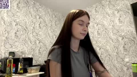Snapshot of hinadesire chatting on 05.17.26 Hina online show from 05.17.26