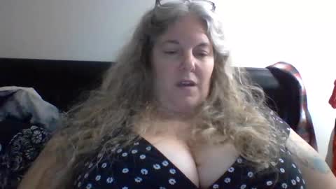 Snapshot of hippysnewhere chatting on 07.12.26 hippysnewhere online show from 07.12.26